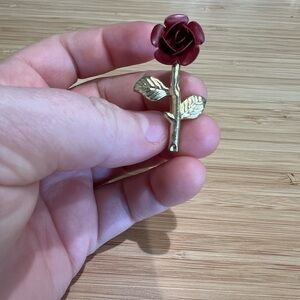 Vintage Red Rose Brooch – Gold Tone (2”)